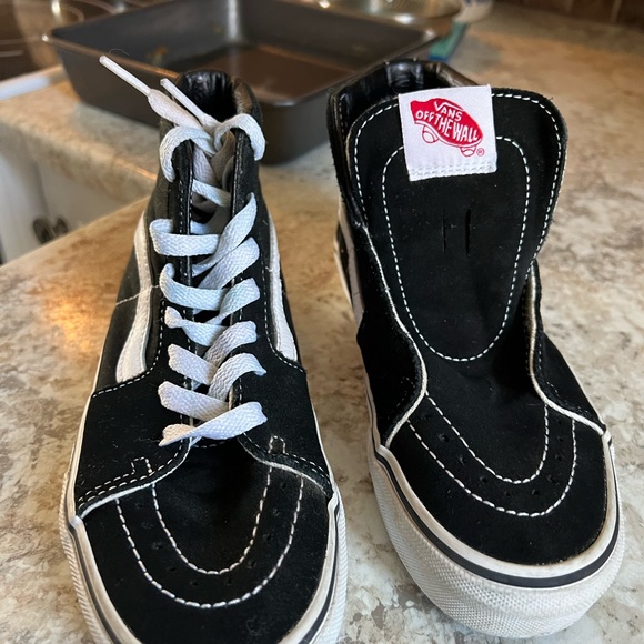 Vans high tops. Youth - Picture 2 of 5